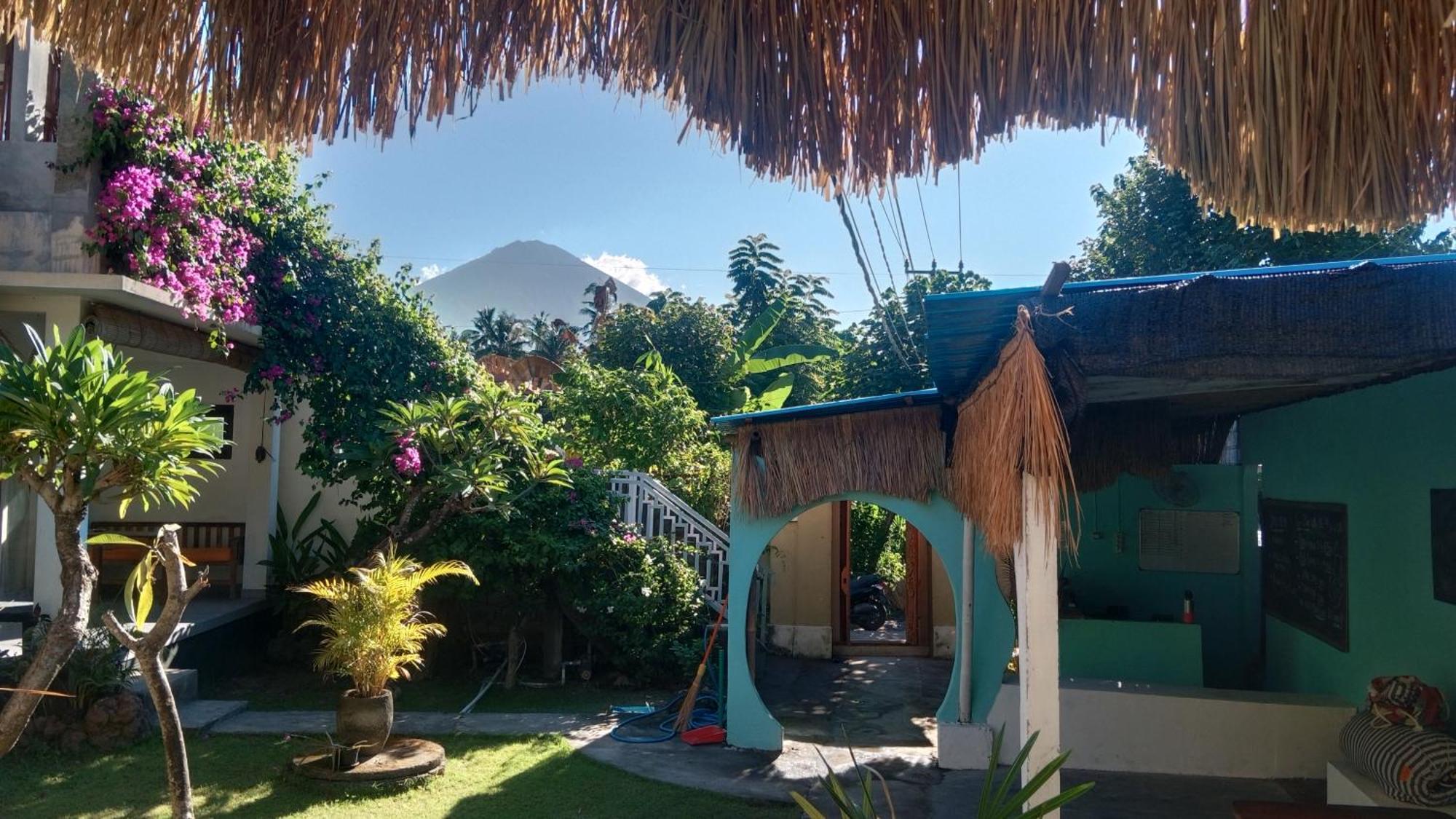 Black Sand Hostel Amed Ngoại thất bức ảnh