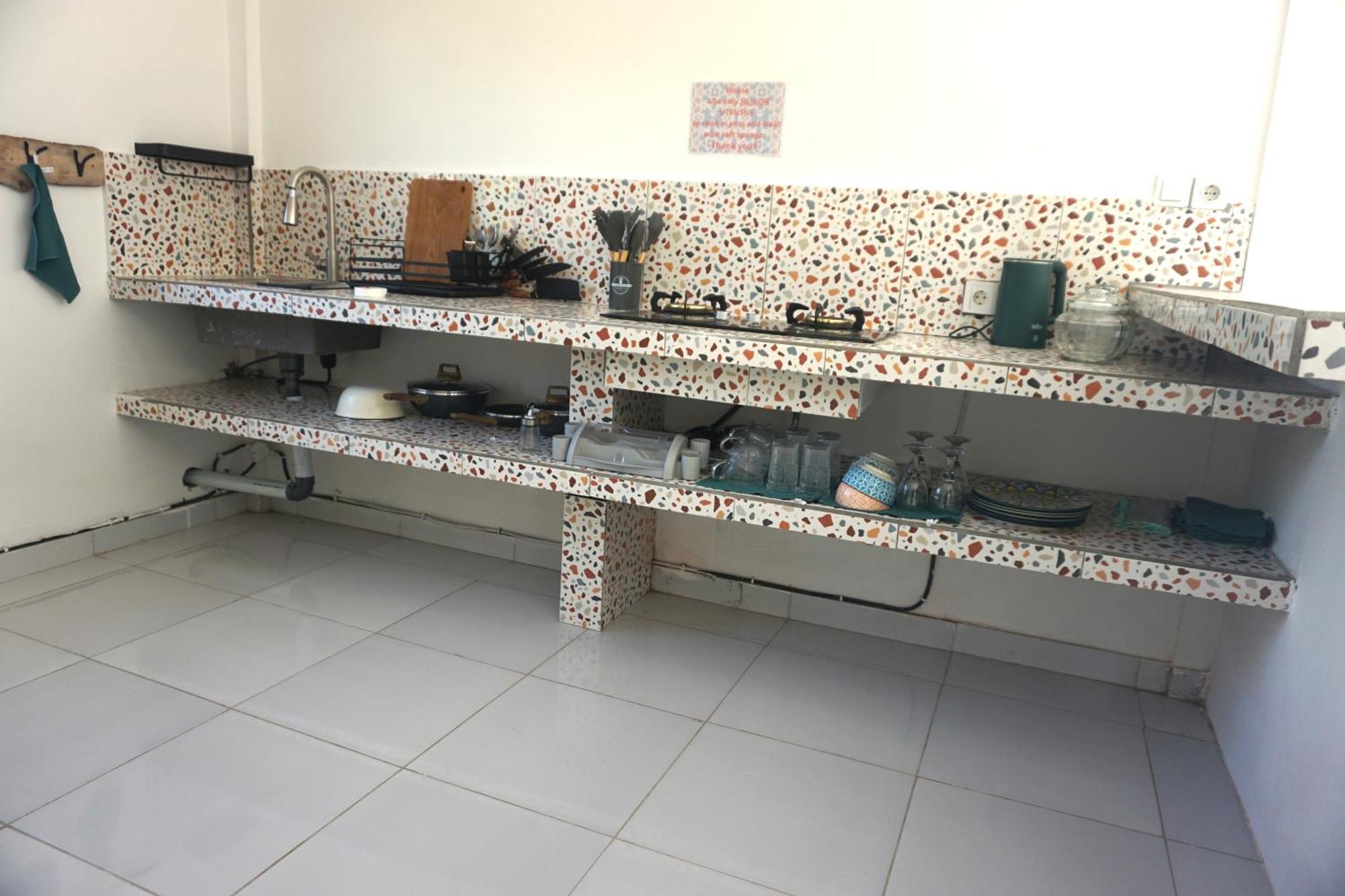 Black Sand Hostel Amed Ngoại thất bức ảnh