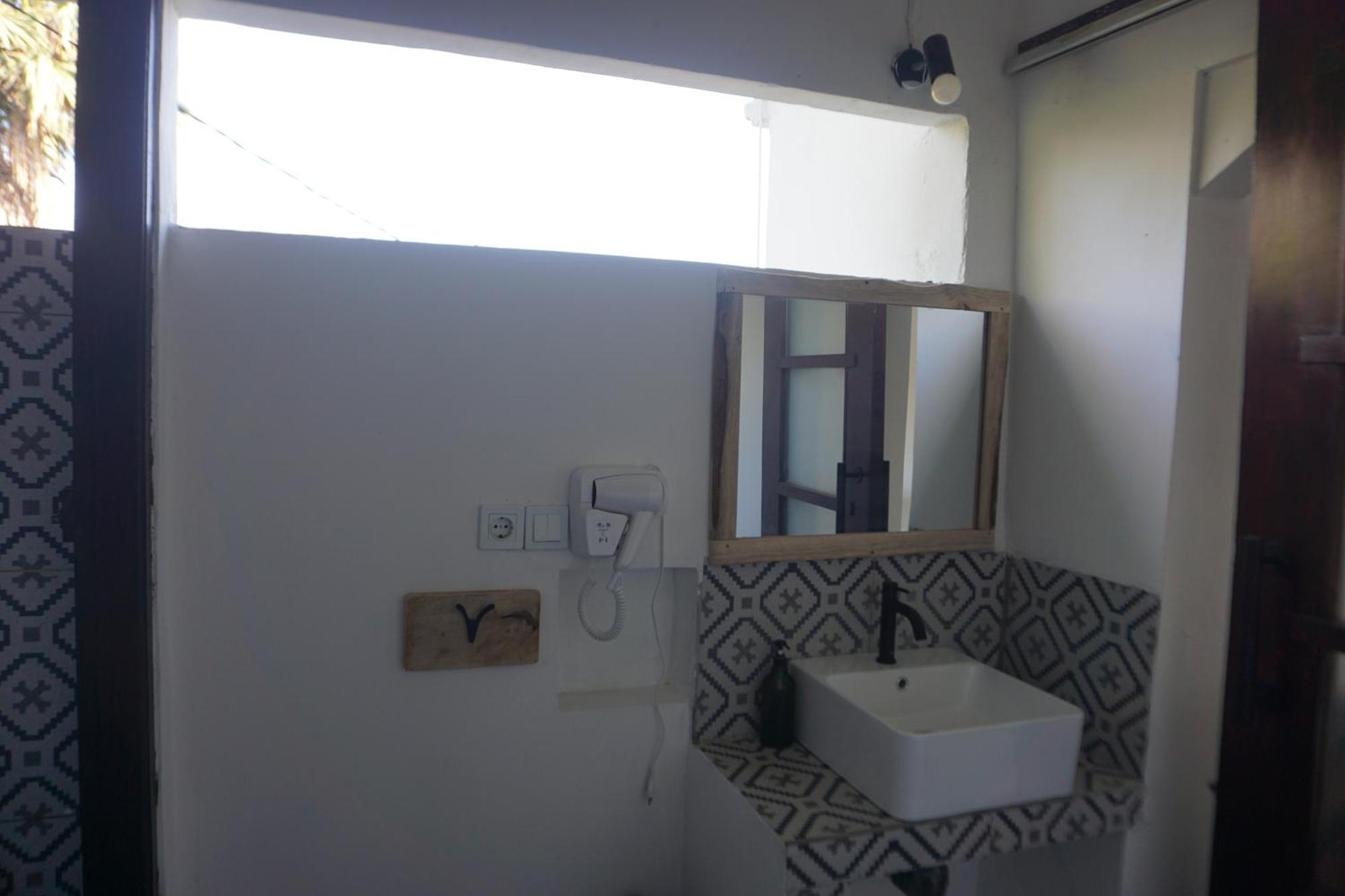 Black Sand Hostel Amed Ngoại thất bức ảnh